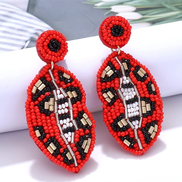 NWT Retro Red Lips Beaded Drop Dangle Earrings Kiss Mouth 70s 80s - Picture 2 of 3